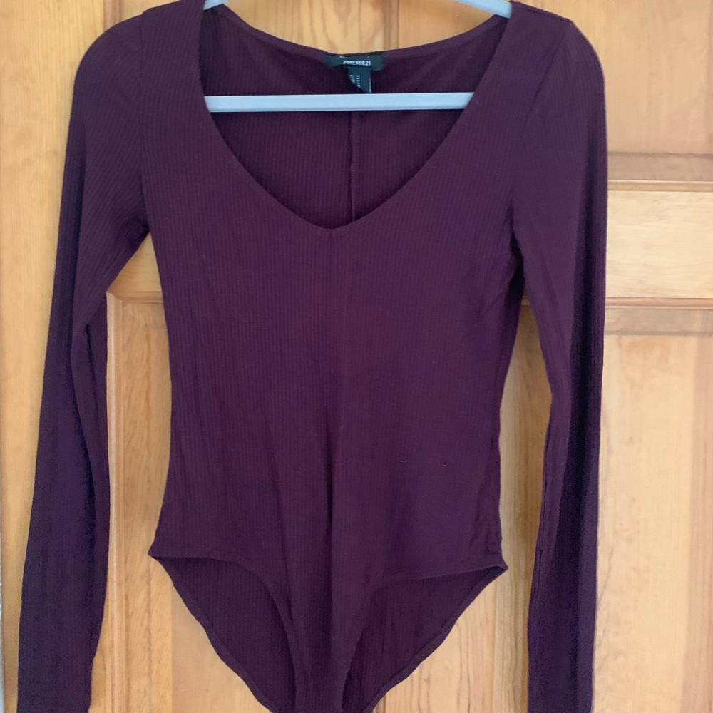 Forever 21 long sleeve ribbed maroon bodysuit. Size M